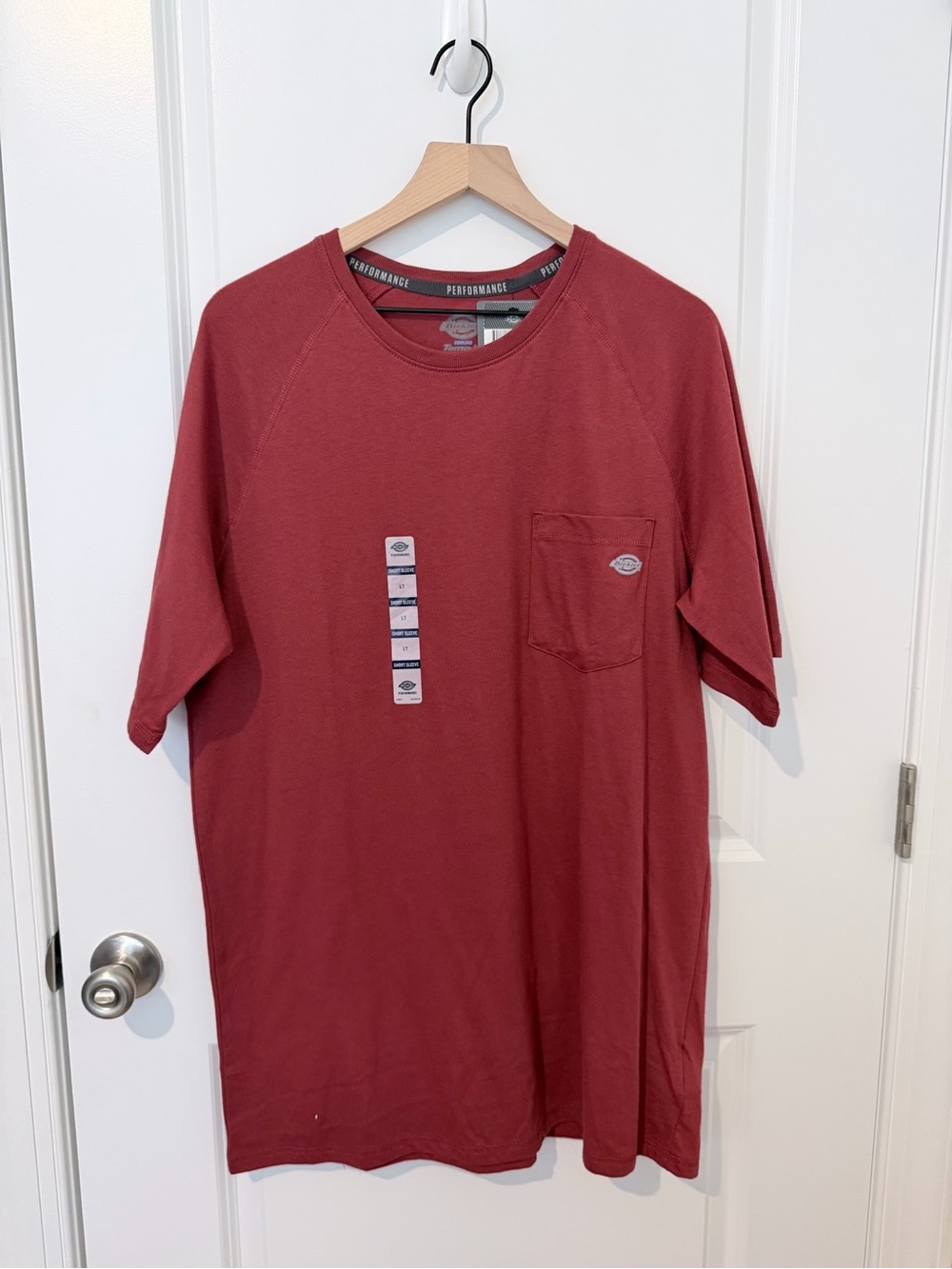 Dickies Men's Short-Sleeve Pocket Tee in Brick Red